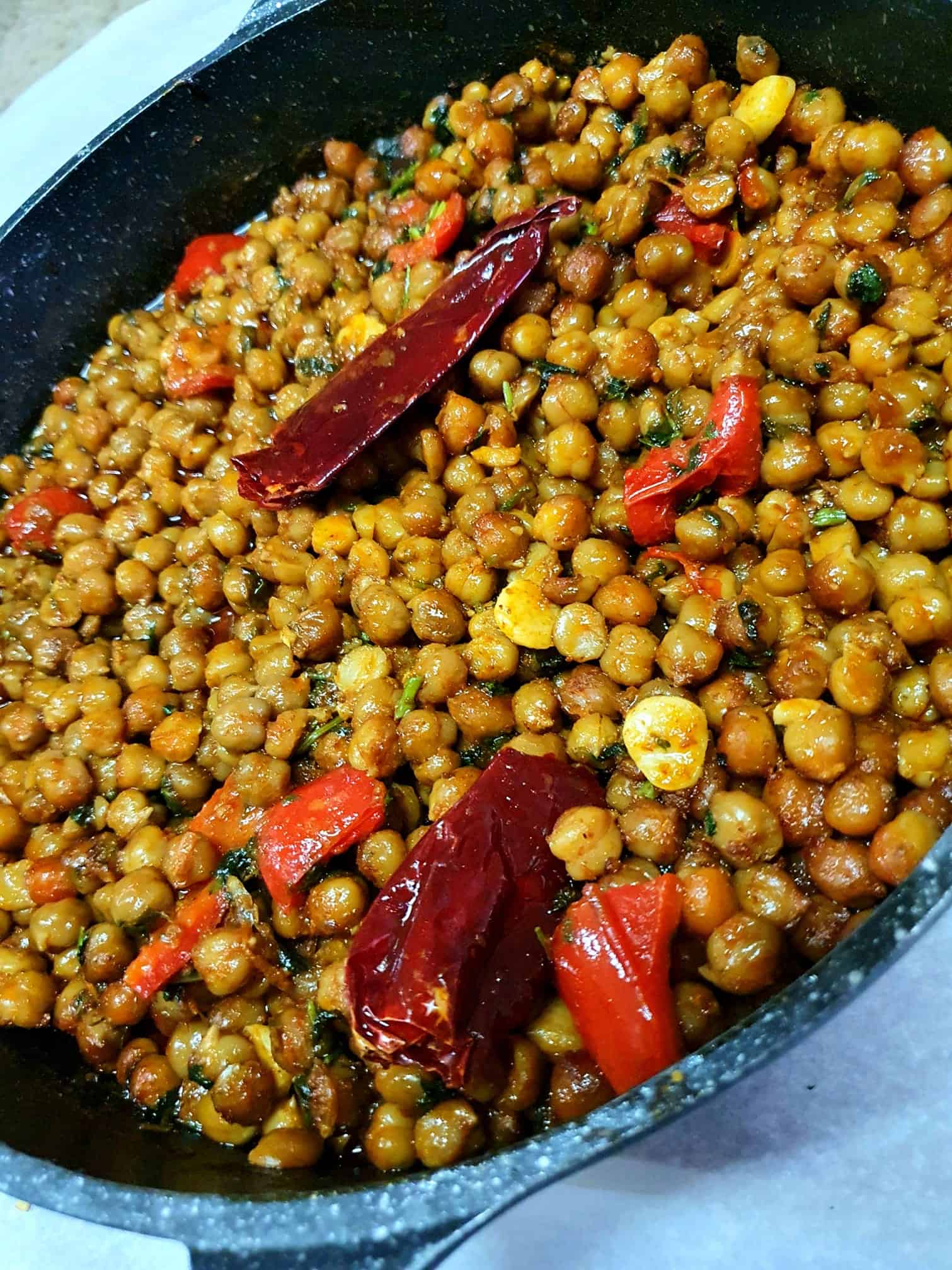 חמסת מרוקאים – חומוס מזרחי