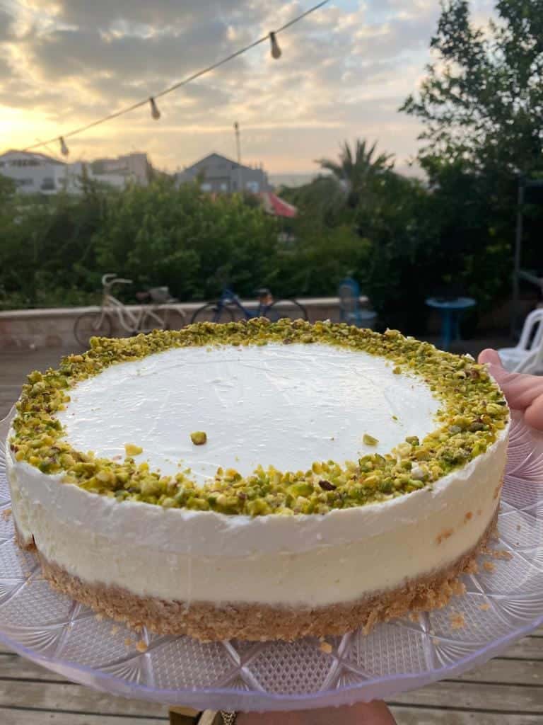 עוגת גבינה עם קרם שמנת מעלפת – ללא מיקסר