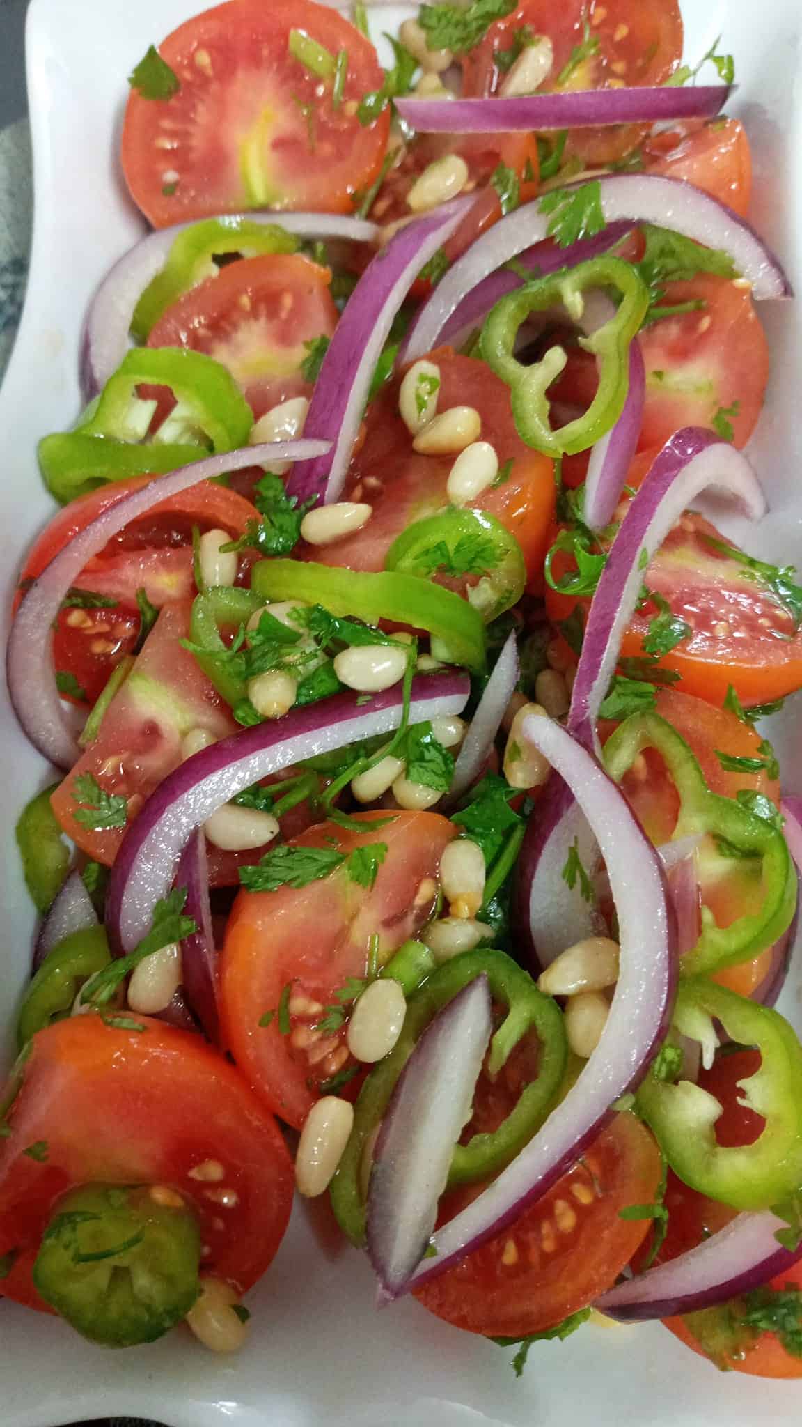 סלט חריף מעגבניות שרי ב- 10 דקות עבודה