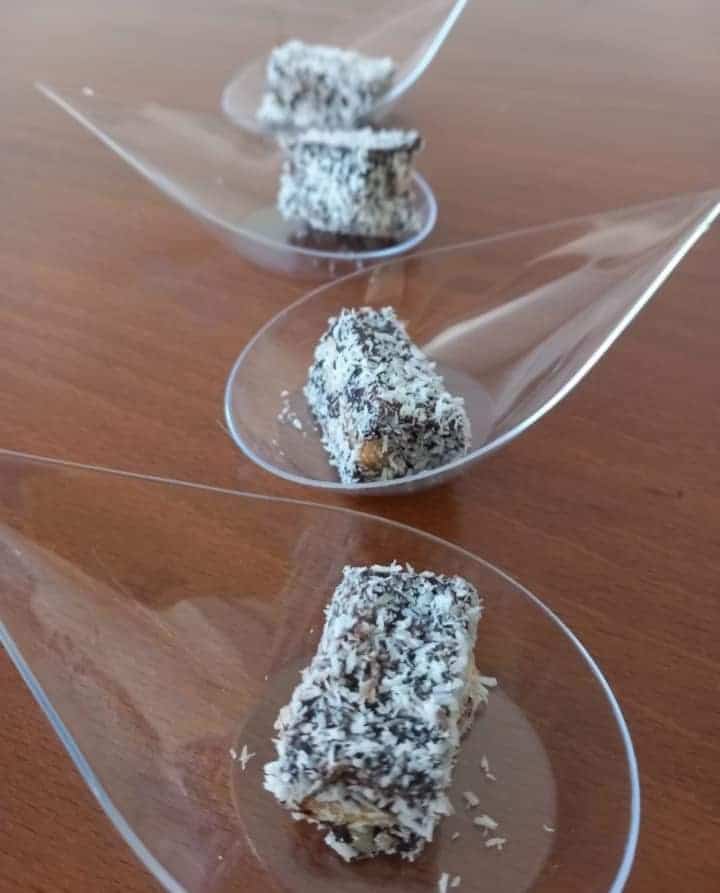 שוקולד מריר ואגוזים בציפוי קוקוס