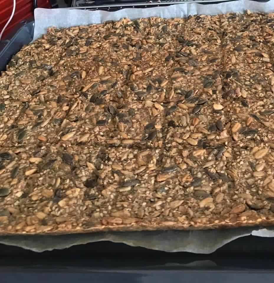 קרקרים מקמח כוסמין מלא - הנשנוש האולטימטיבי