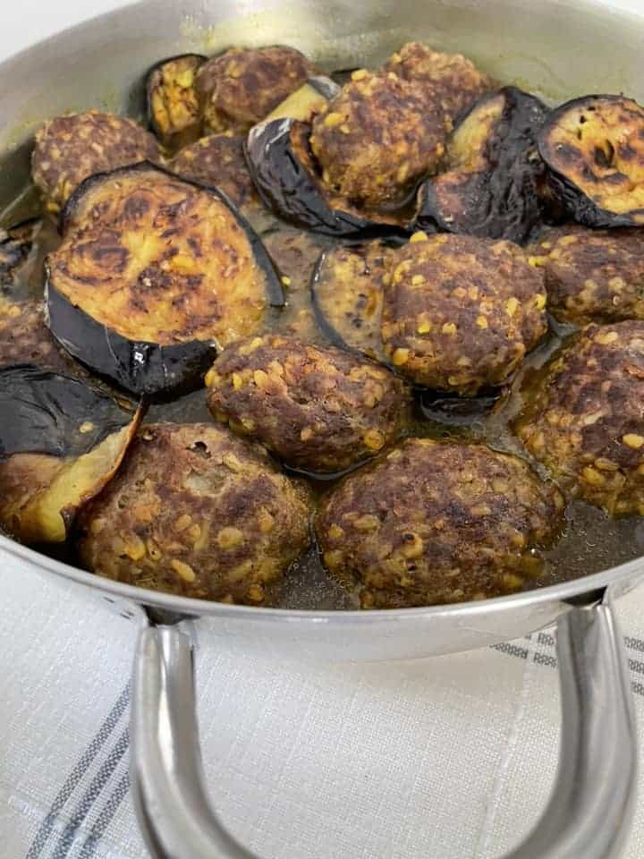 קציצות בשר עם בורגול ברוטב חצילים