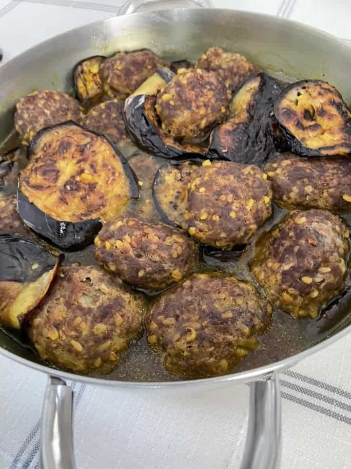 קציצות בשר עם בורגול ברוטב חצילים