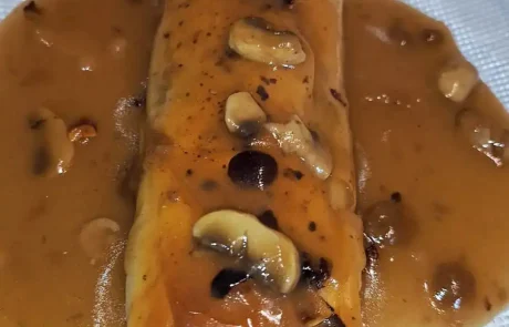 בורקס במילוי חזה עוף וירקות ברוטב פטריות